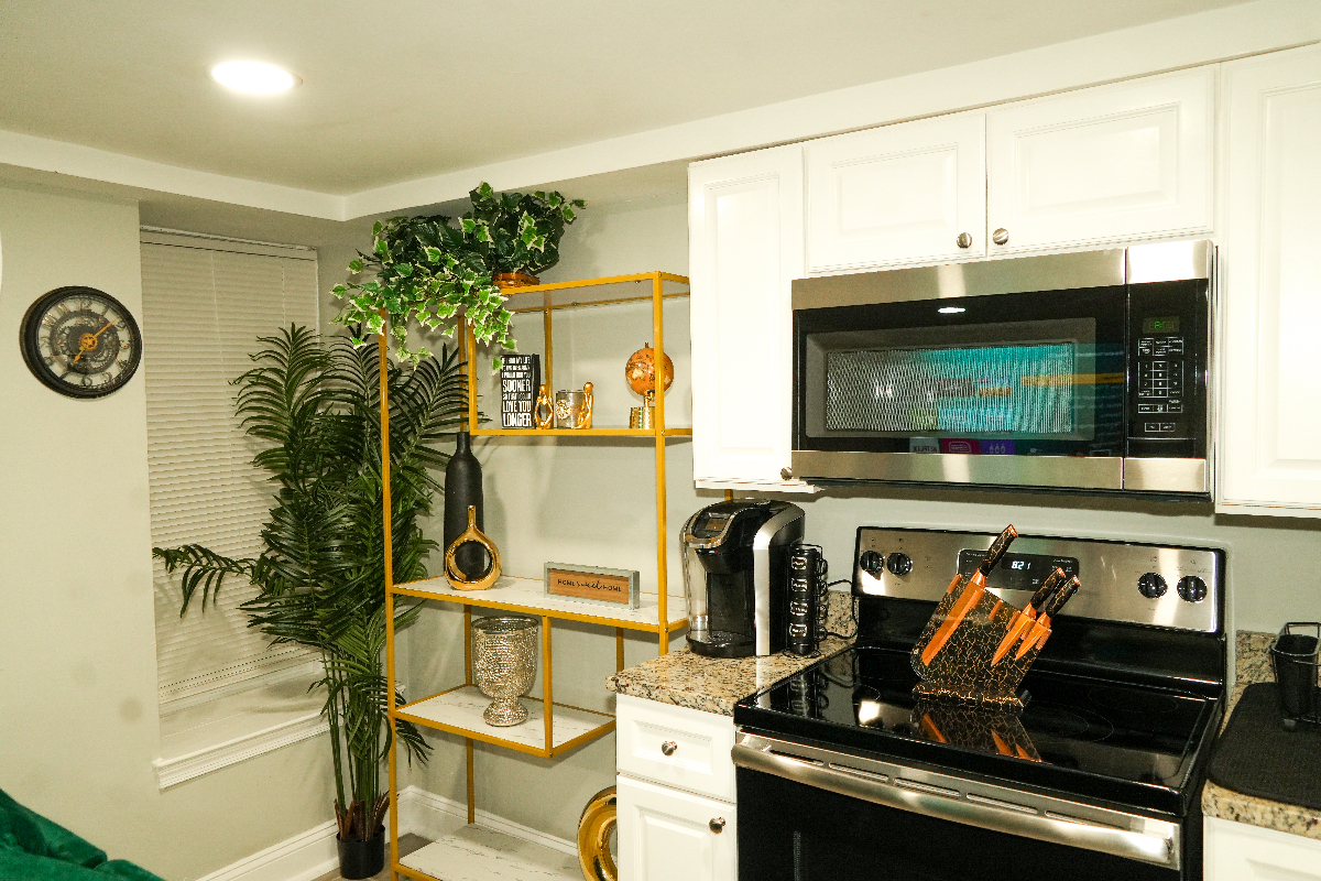 Stunning Luxury 1BR unit w/FREE Private Parking Walk to Metro - Photo 5