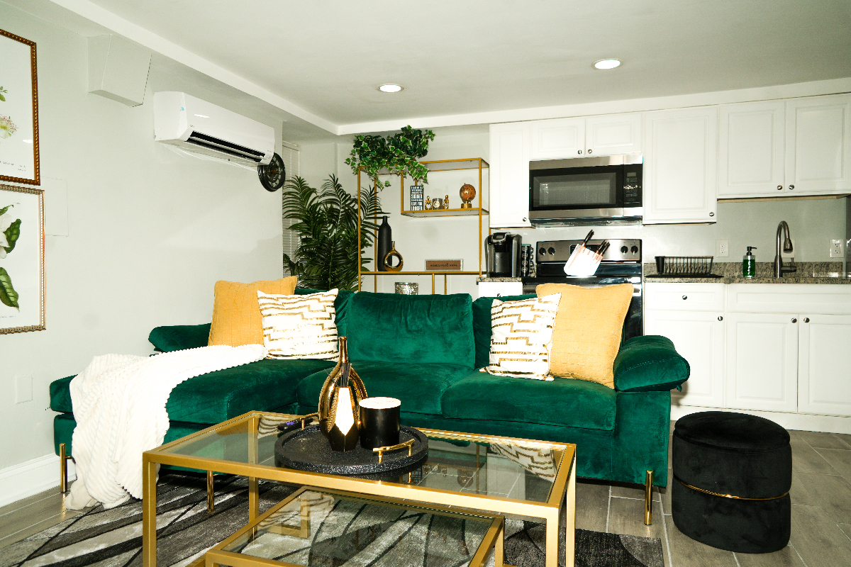 Stunning Luxury 1BR unit w/FREE Private Parking Walk to Metro - Photo 3