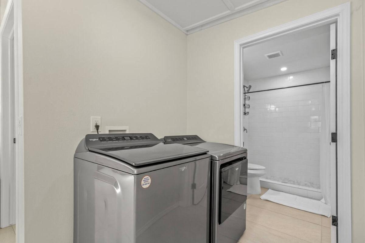 Cozy Apartment off 10th Street - Photo 12