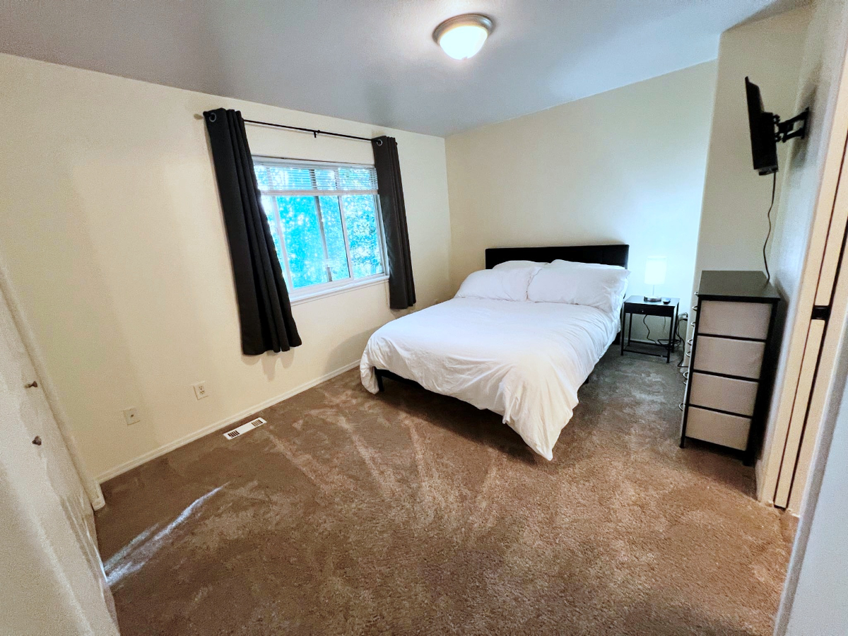 Modern Rooms in Stylish House With Great Amenities - Your Perfect Home Away from Home Room 2