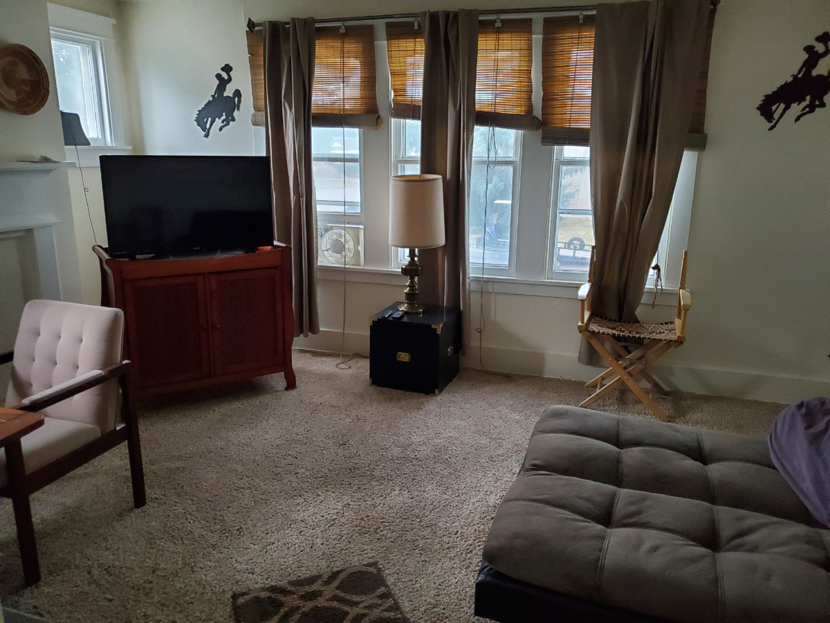 Beautiful Furnished One-Bedroom Retreat in Downtown Lander, Wyoming - Photo 2