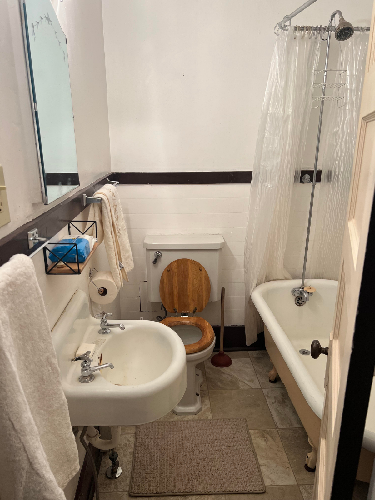 Beautiful Furnished One-Bedroom Retreat in Downtown Lander, Wyoming - Photo 1