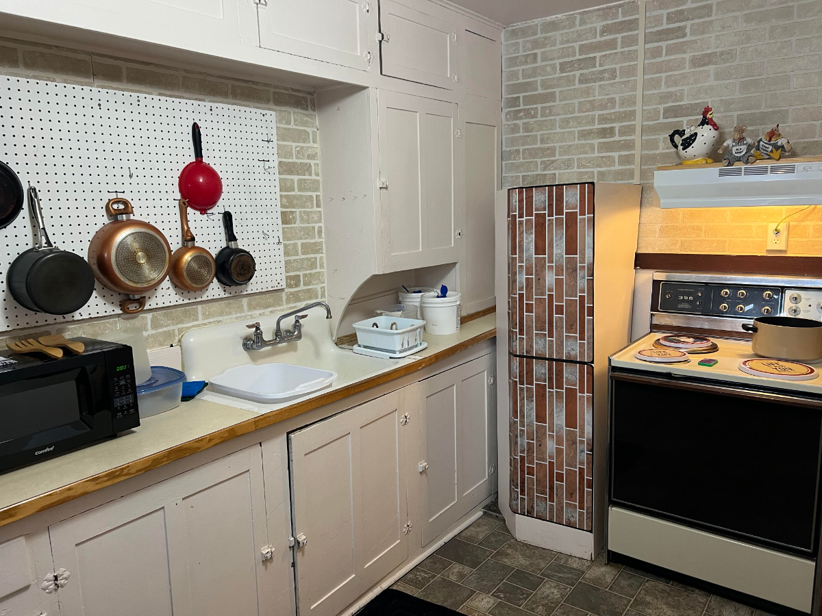 Beautiful Furnished One-Bedroom Retreat in Downtown Lander, Wyoming - Photo 4