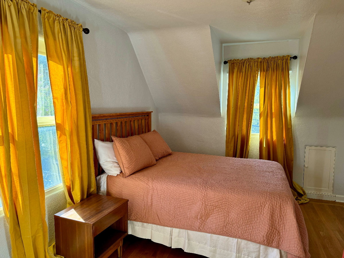 Chic and Spacious Private Room in Premier Location