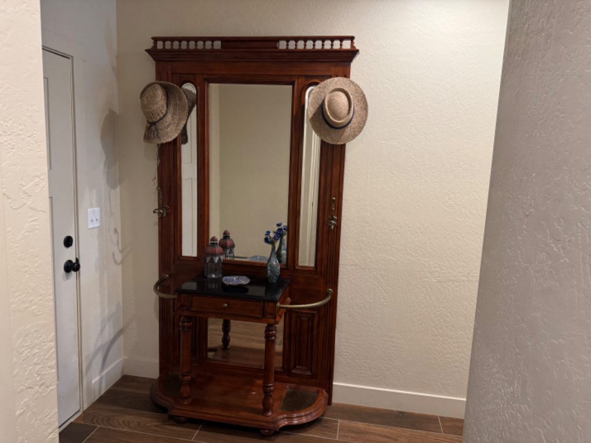 Flagstaff Forest Haven - Cozy Room in Serene Wooded Neighborhood, Setting Near Town Comforts