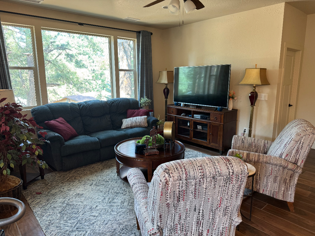 Flagstaff Forest Haven - Cozy Room in Serene Wooded Neighborhood, Setting Near Town Comforts - Photo 2