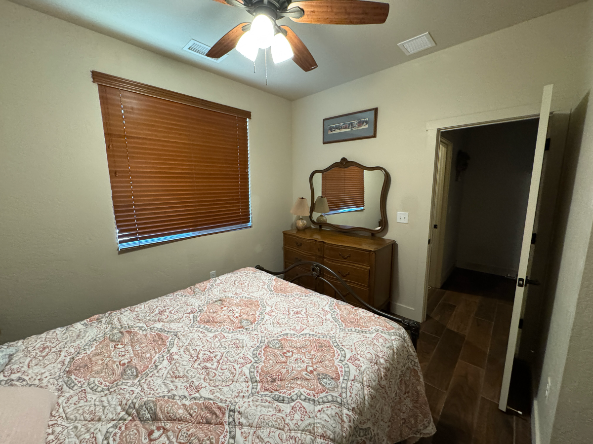 Flagstaff Forest Haven - Cozy Room in Serene Wooded Neighborhood, Setting Near Town Comforts - Photo 10