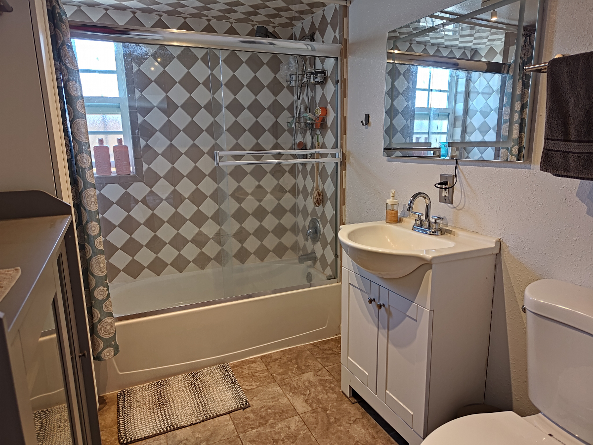 Excellent Guest Studio Apartment, Great Backyard, Quiet Neighborhood - Photo 3