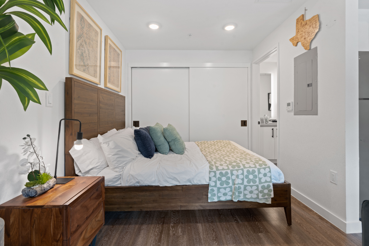 Cozy DT ATX Studio | Mins to Rainey St | Patio - Photo 8