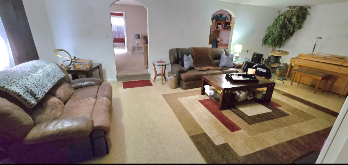 Downtown 3 Bedroom House - Photo 2