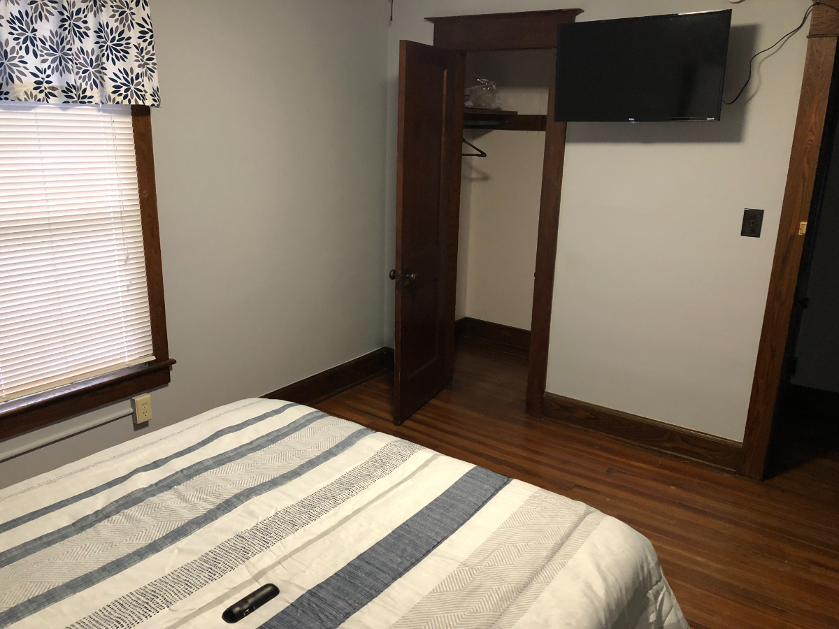 Baseball Bungalow - Photo 8