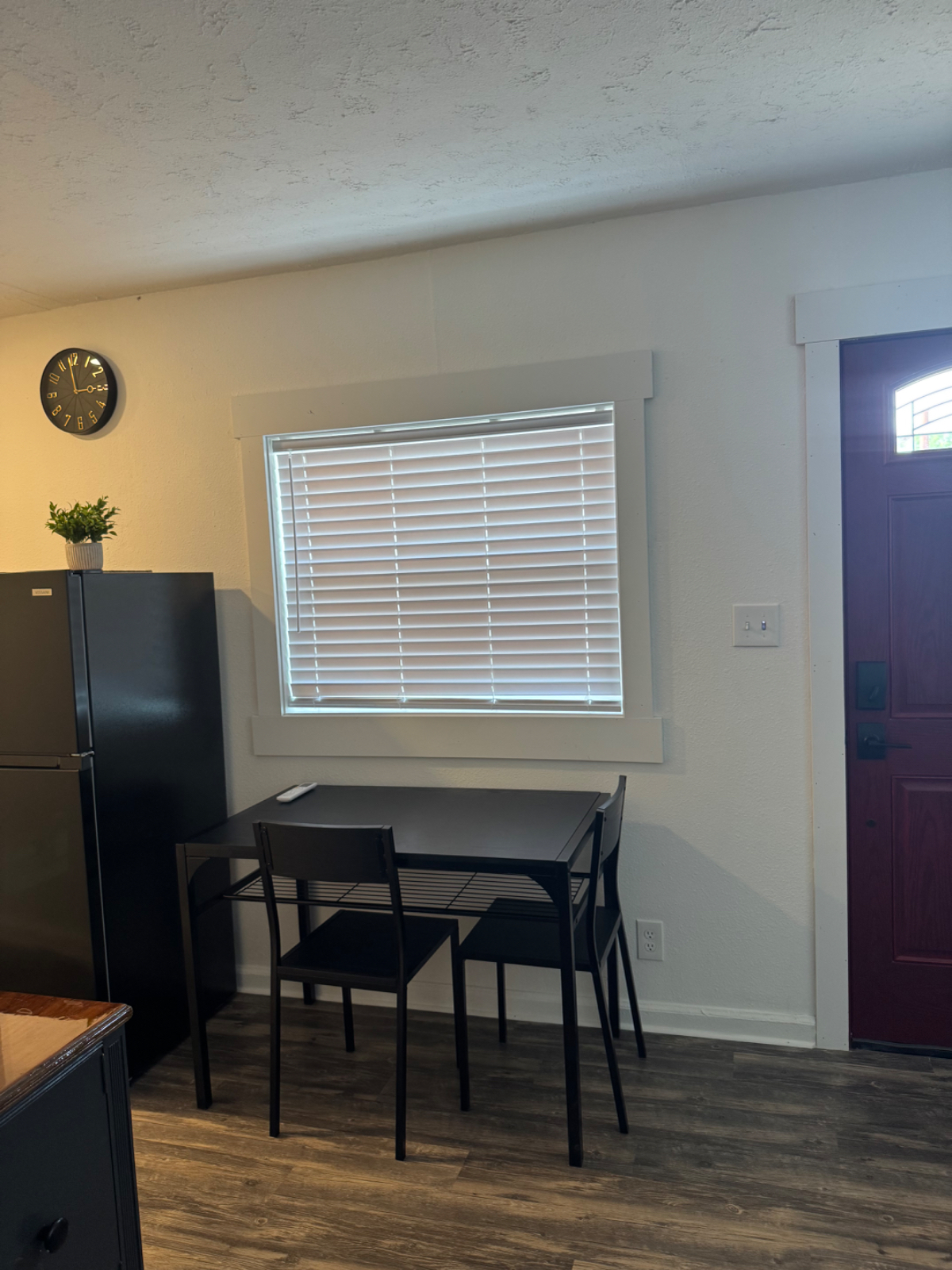 Cozy Red Door Cottage - Photo 3