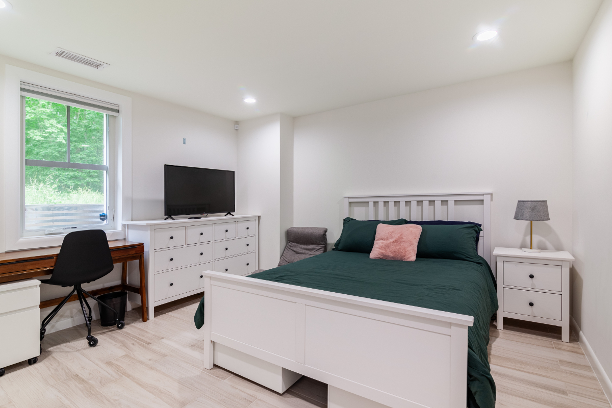 2br/2ba Modern Apartment Overlooking Rock Creek Park - Free Parking- Utilities included - Photo 9