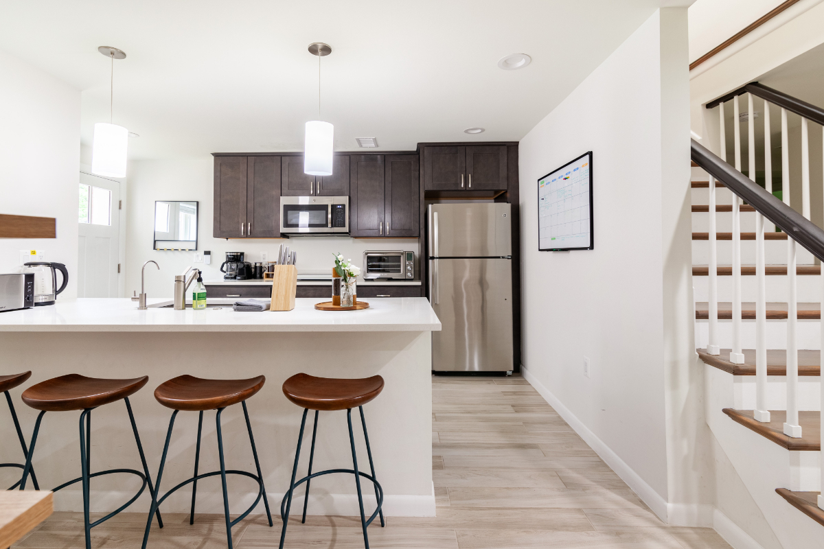 2br/2ba Modern Apartment Overlooking Rock Creek Park - Free Parking- Utilities included - Photo 2