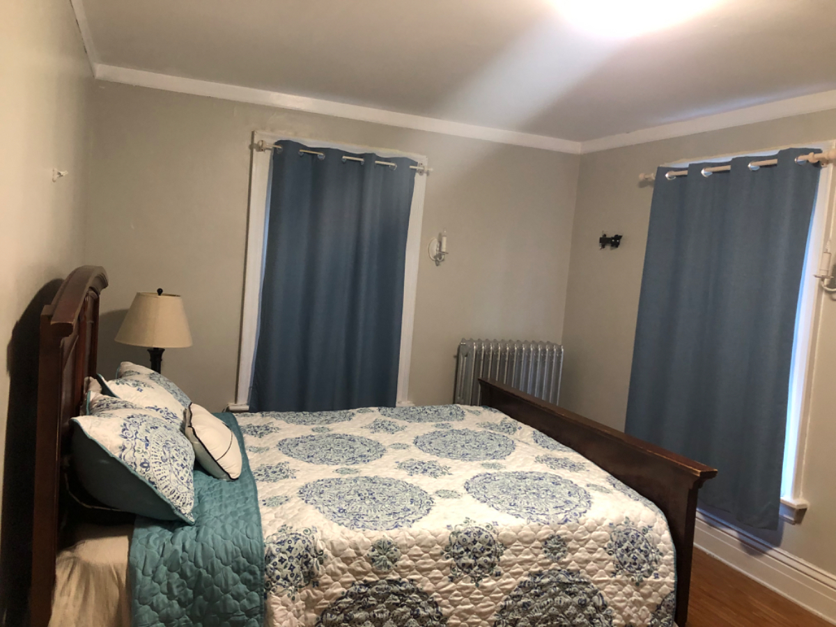 This beautiful Cozy home with 4 bedrooms 2 baths is available for individual room rental. 5 min driv - Photo 2