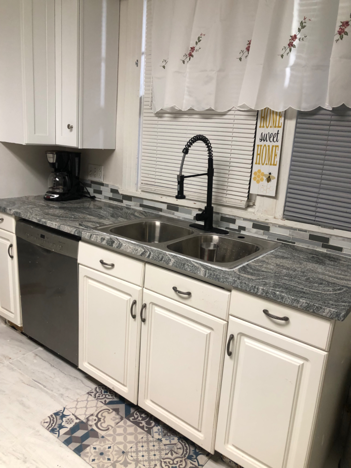This beautiful Cozy home with 4 bedrooms 2 baths is available for individual room rental. 5 min driv - Photo 11