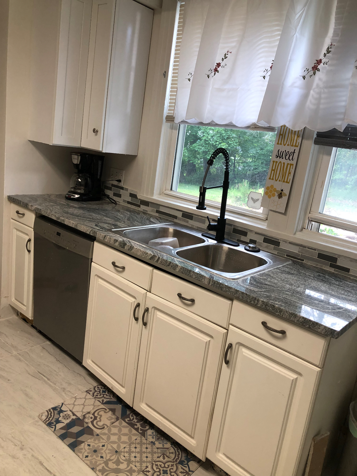 This beautiful Cozy home with 4 bedrooms 2 baths is available for individual room rental. 5 min driv - Photo 10