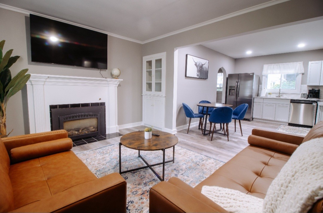Cozy Orchard Charm A Luminous 2-Bed Gem with Enclosed Patio & Fireplace - Perfectly Nestled Single-S - Photo 4
