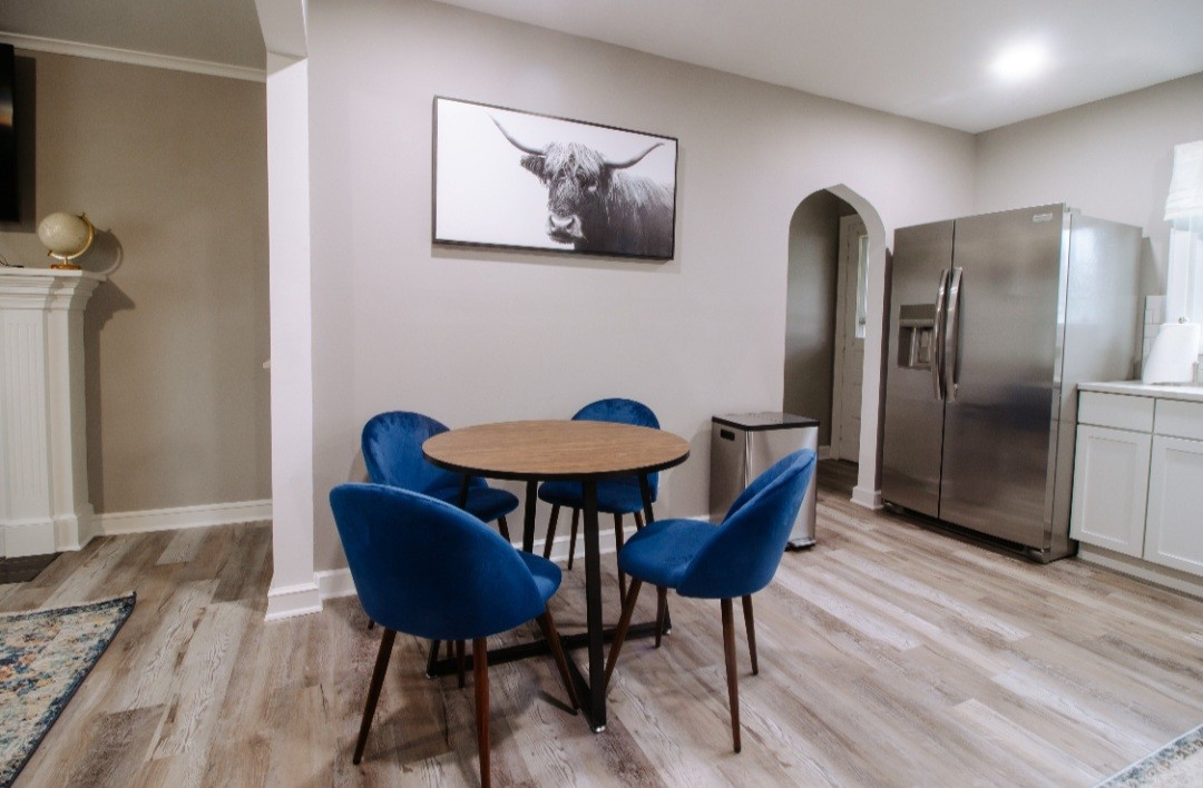 Cozy Orchard Charm A Luminous 2-Bed Gem with Enclosed Patio & Fireplace - Perfectly Nestled Single-S - Photo 7