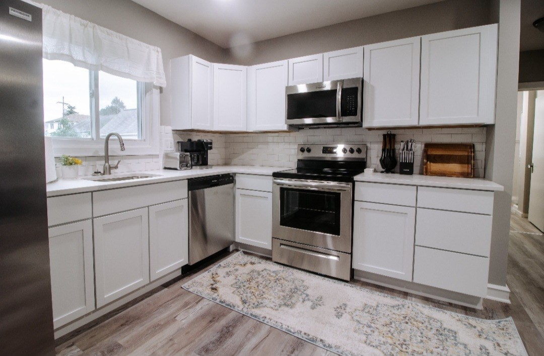Cozy Orchard Charm A Luminous 2-Bed Gem with Enclosed Patio & Fireplace - Perfectly Nestled Single-S - Photo 9