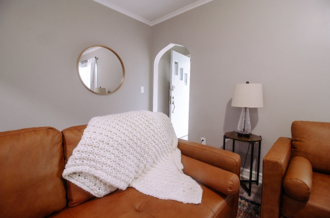 Cozy Orchard Charm A Luminous 2-Bed Gem with Enclosed Patio & Fireplace - Perfectly Nestled Single-S - Photo 5