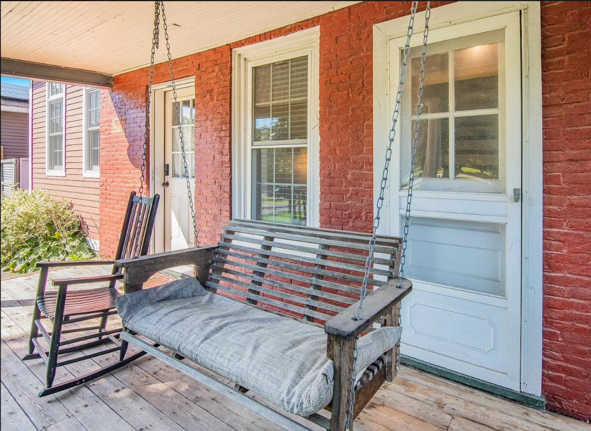 Charming Three-Bedroom Home - Photo 4