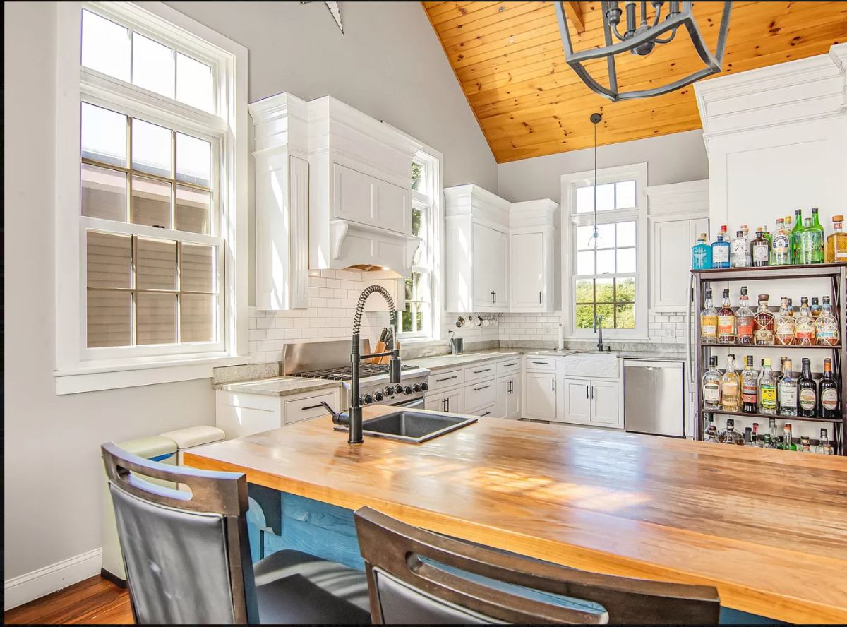 Charming Three-Bedroom Home - Photo 5