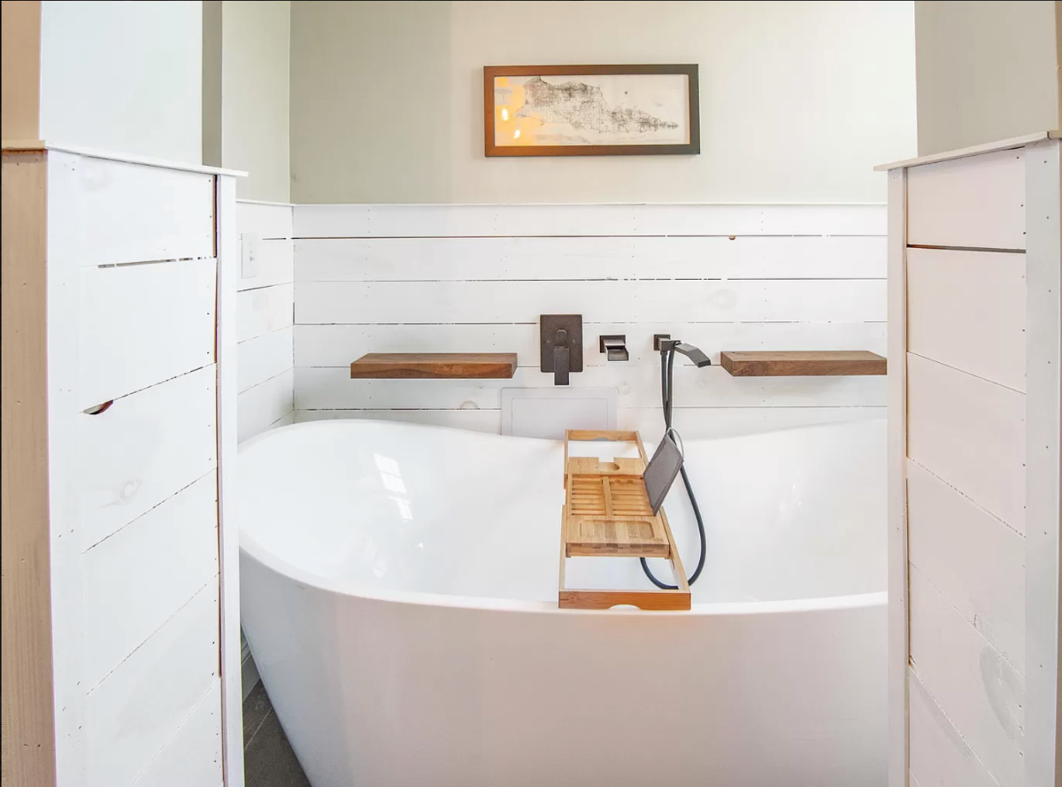 Charming Three-Bedroom Home - Photo 11