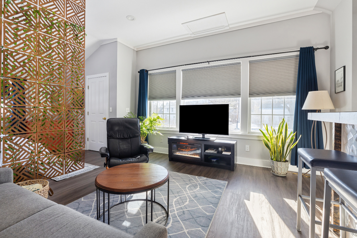 Quiet, private, with all amenities - Photo 3