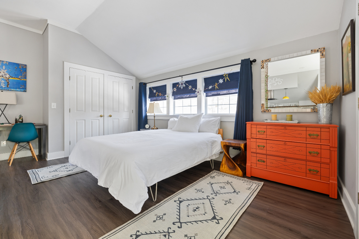 Quiet, private, with all amenities - Photo 10