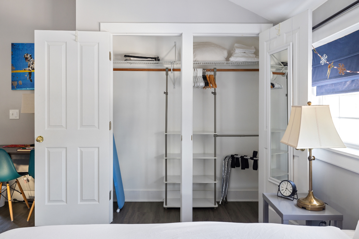 Quiet, private, with all amenities - Photo 12