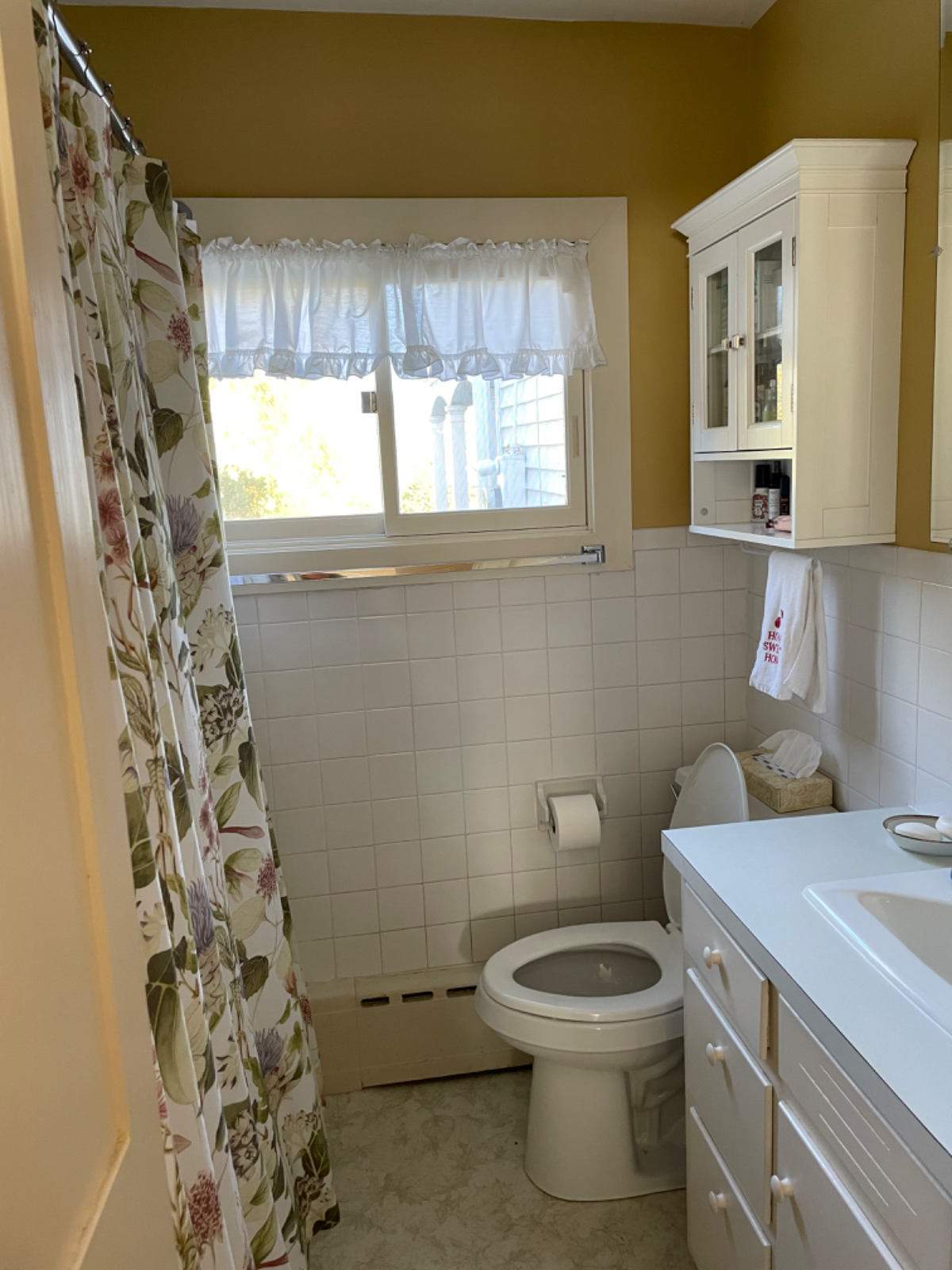 Warm, Cozy Home Near Hospital - Photo 10