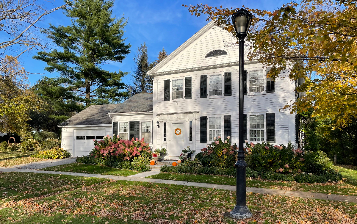 Warm, Cozy Home Near Hospital - Photo 2