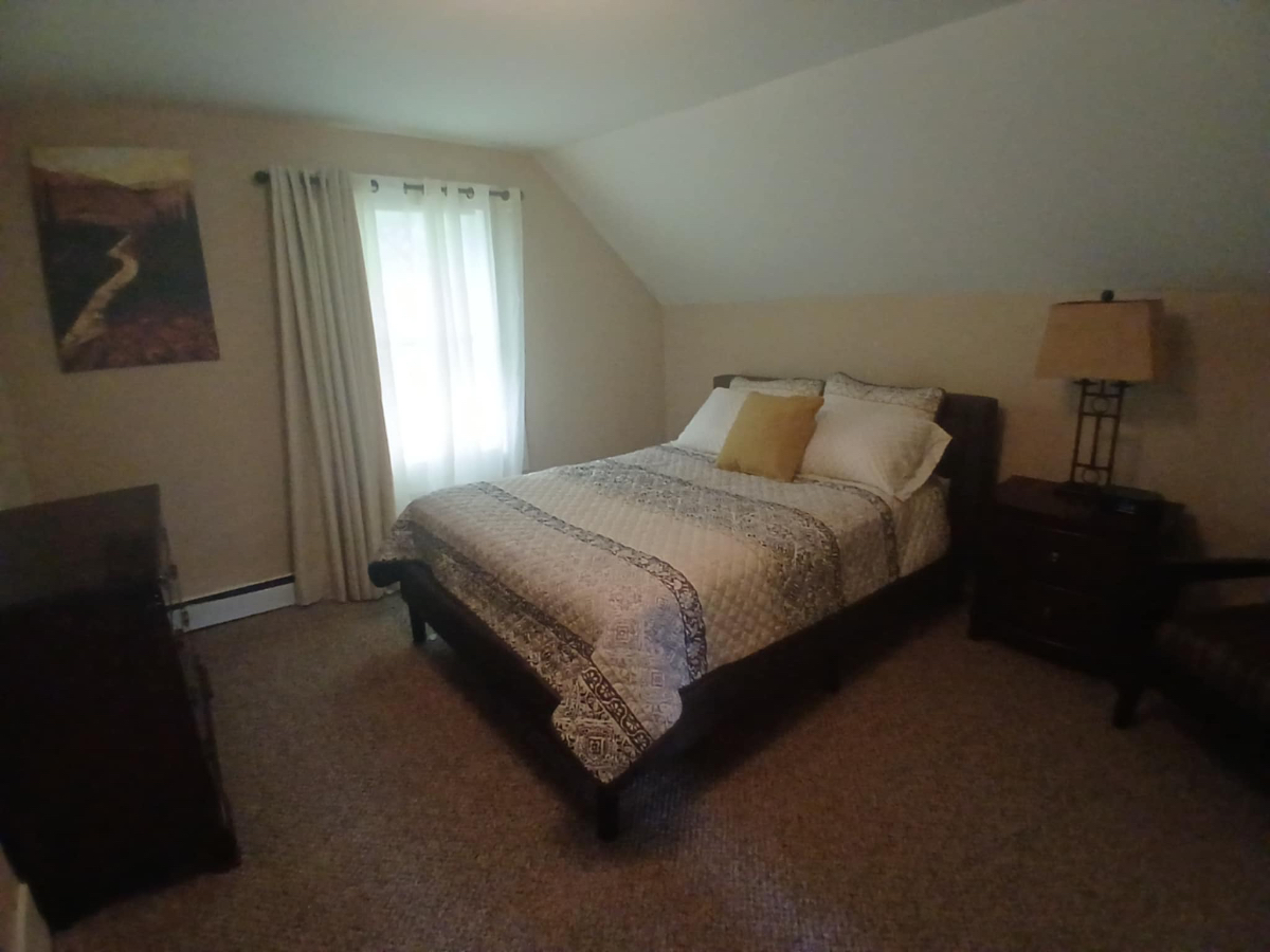 4 bedroom 2 full baths conveniently located home - Photo 1