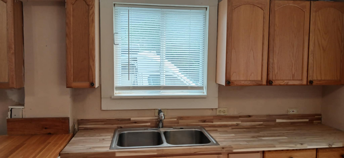 4 bedroom 2 full baths conveniently located home - Photo 2