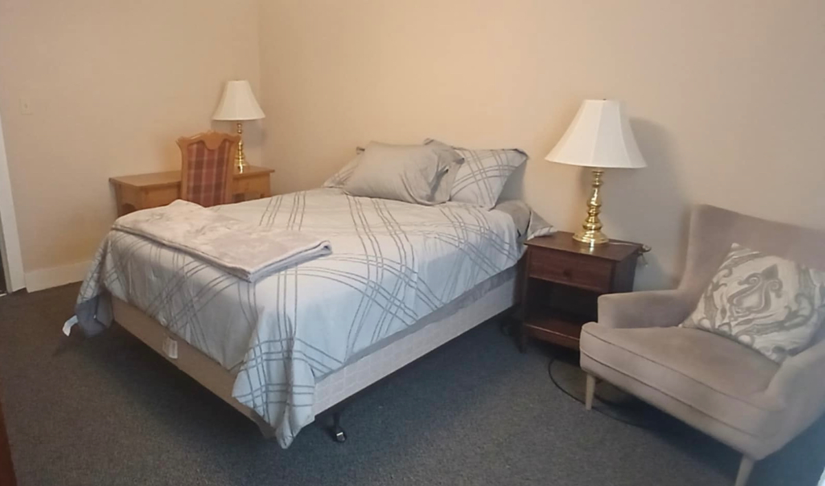 4 bedroom 2 full baths conveniently located home - Photo 7