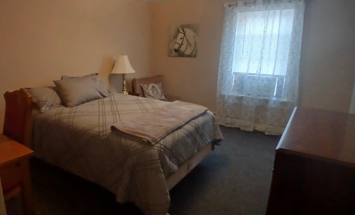 4 bedroom 2 full baths conveniently located home - Photo 6