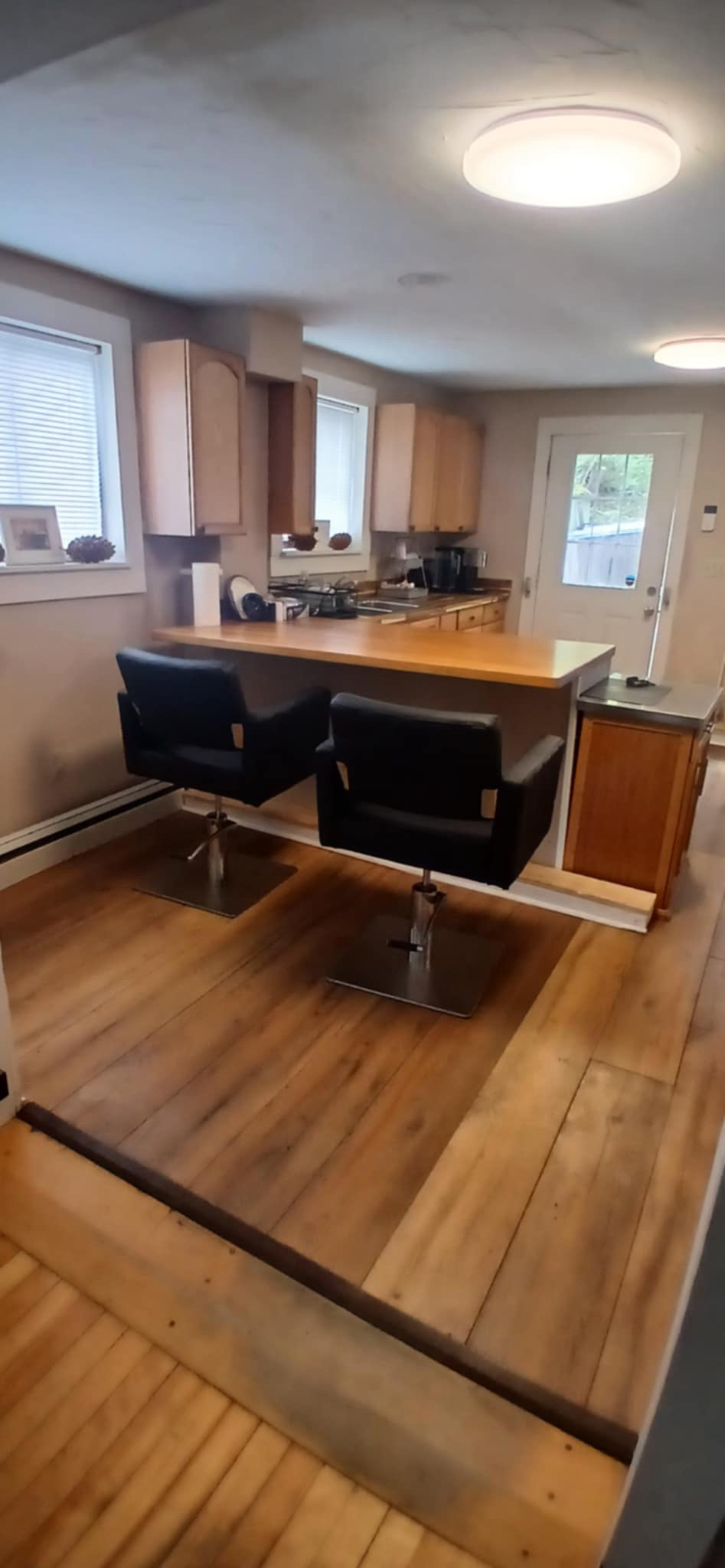 4 bedroom 2 full baths conveniently located home - Photo 5