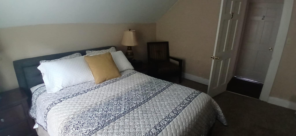 4 bedroom 2 full baths conveniently located home - Photo 12