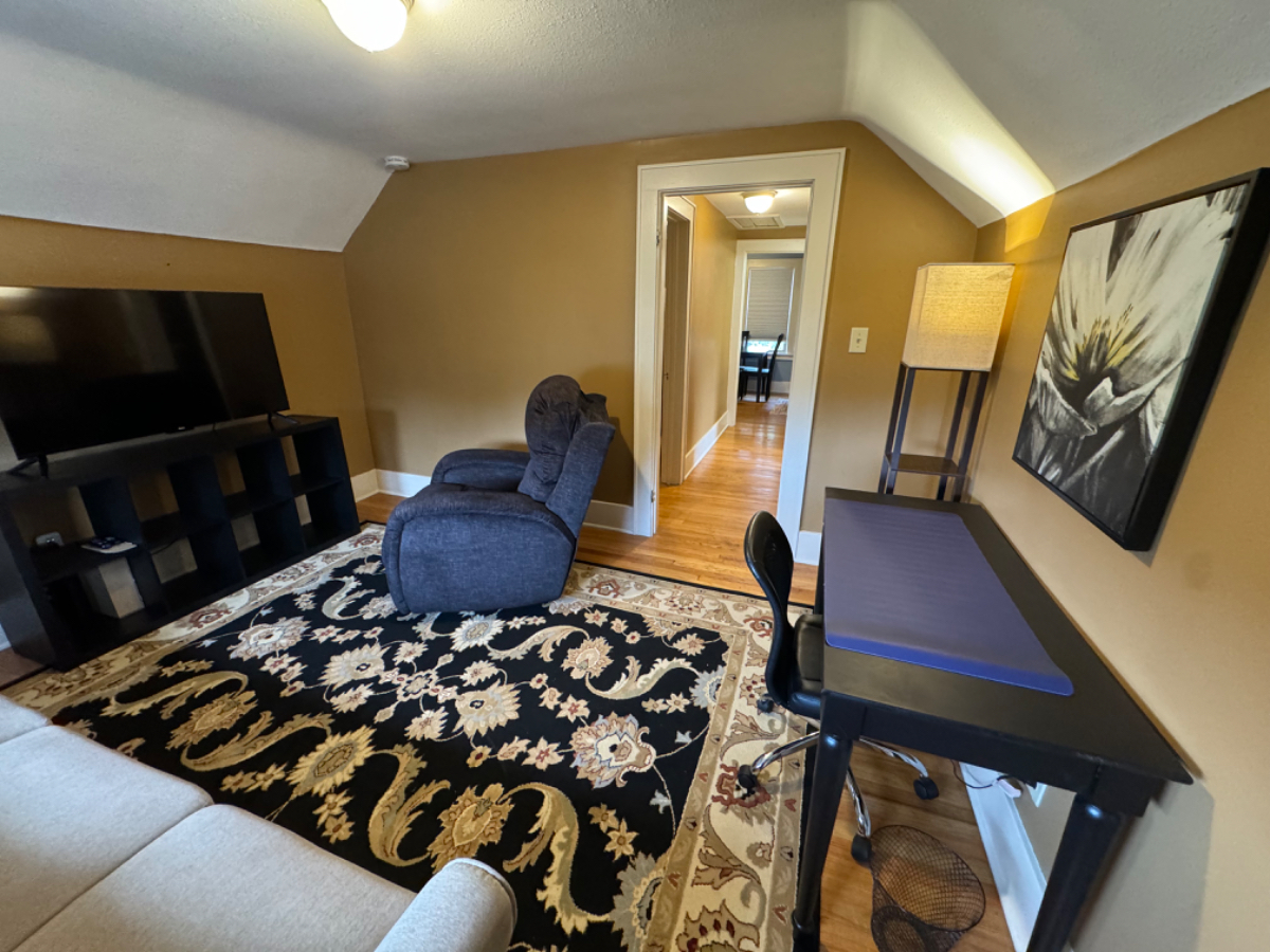 Charming 1 bedroom apartment in great neighborhood - Photo 8