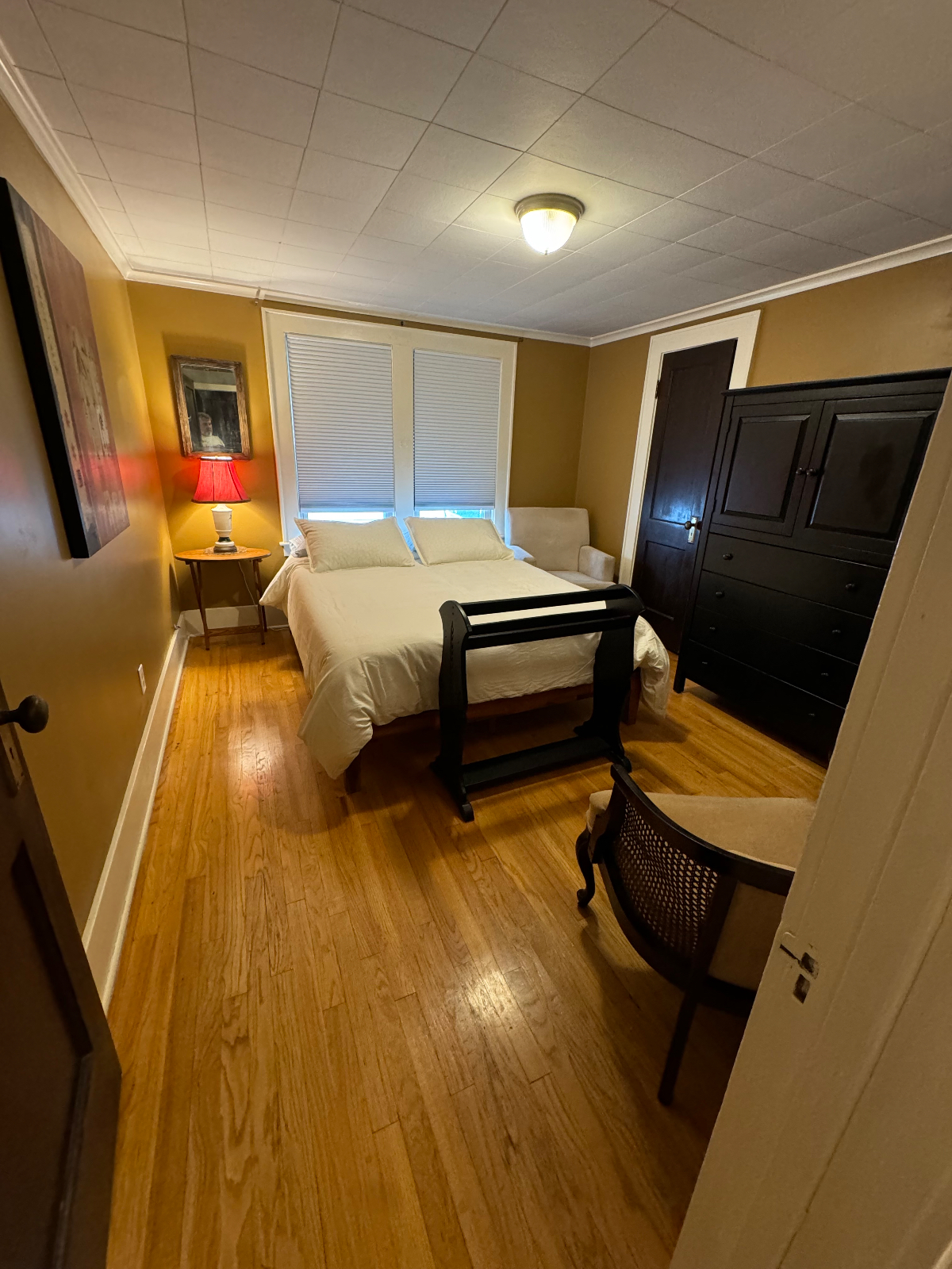 Charming 1 bedroom apartment in great neighborhood - Photo 2