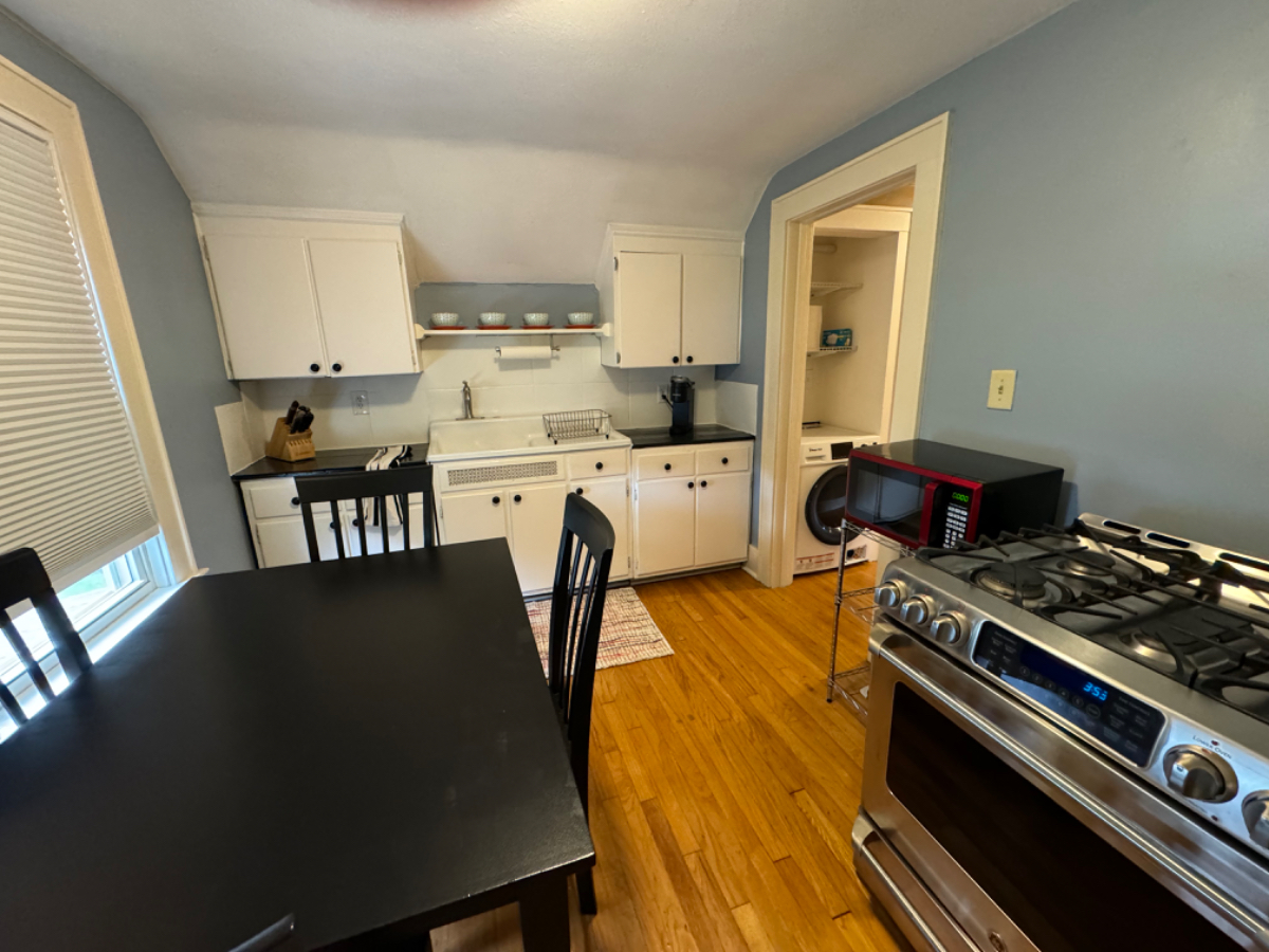 Charming 1 bedroom apartment in great neighborhood - Photo 7