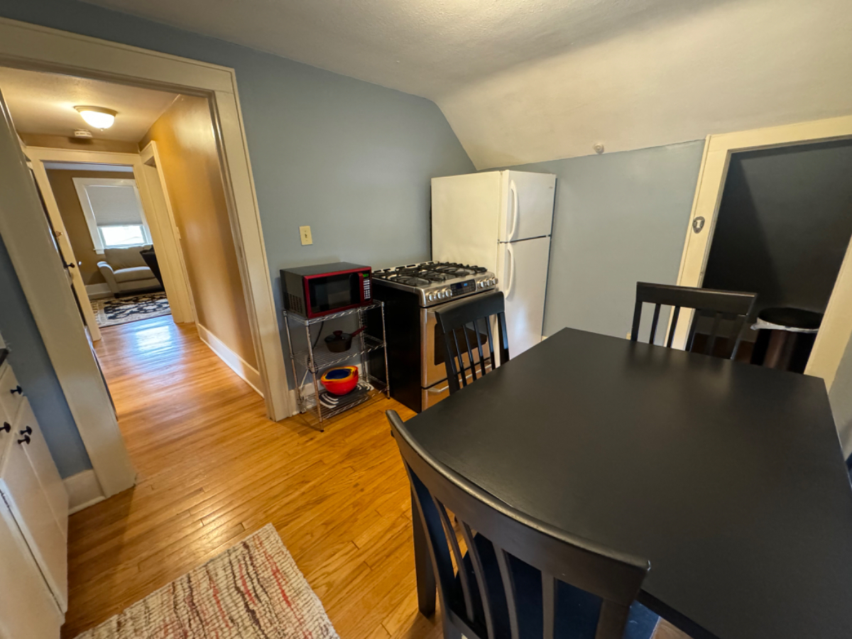 Charming 1 bedroom apartment in great neighborhood - Photo 9