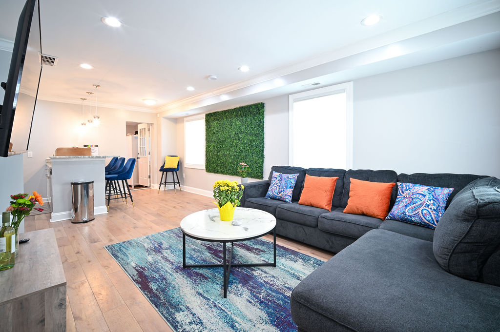Stylish Bright Full Home w/Free Parking - Photo 1