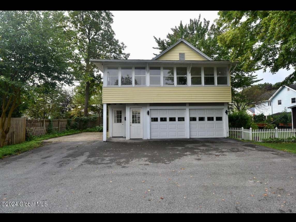 Home in the heart of Saratoga Springs - Photo 10