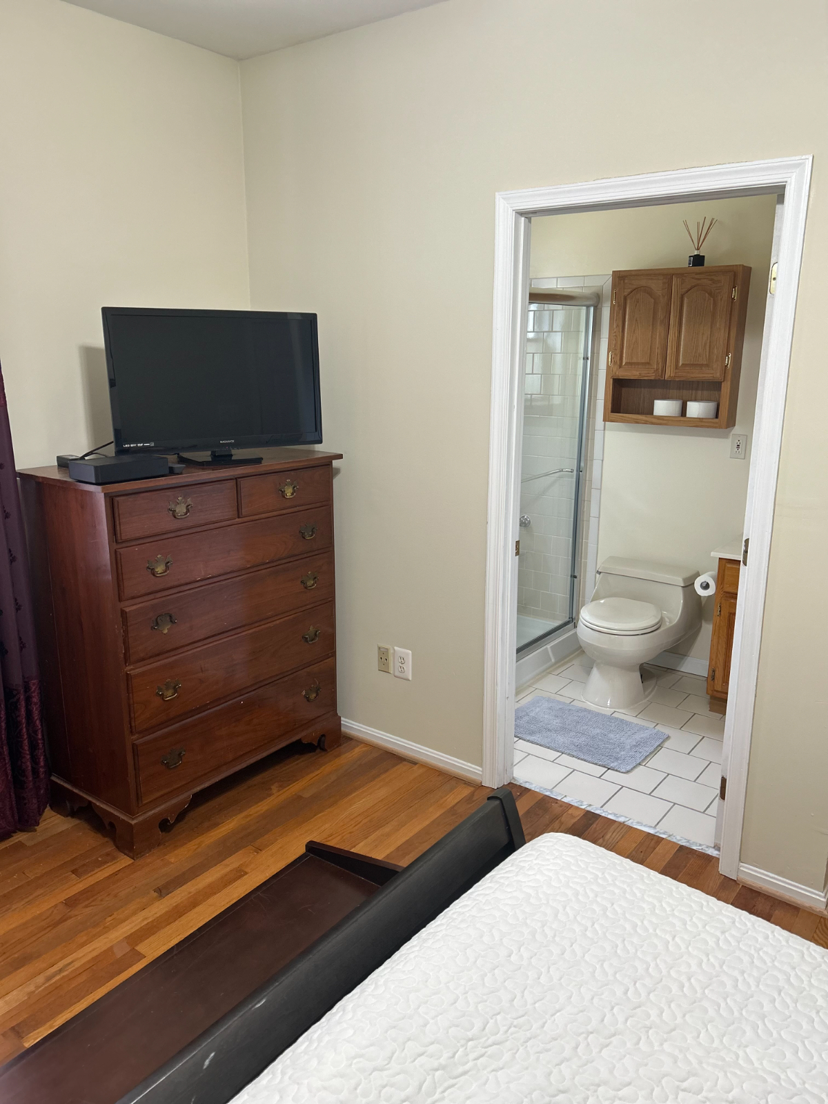 Room w/Bath  near Medstar, Children's  & VA Hosp. - Photo 7