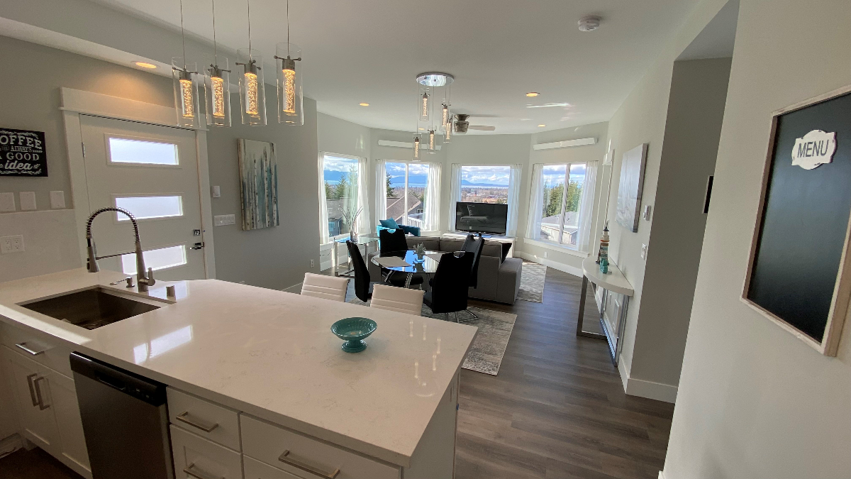 1-BdRm Fully furnished with spectacular marine views