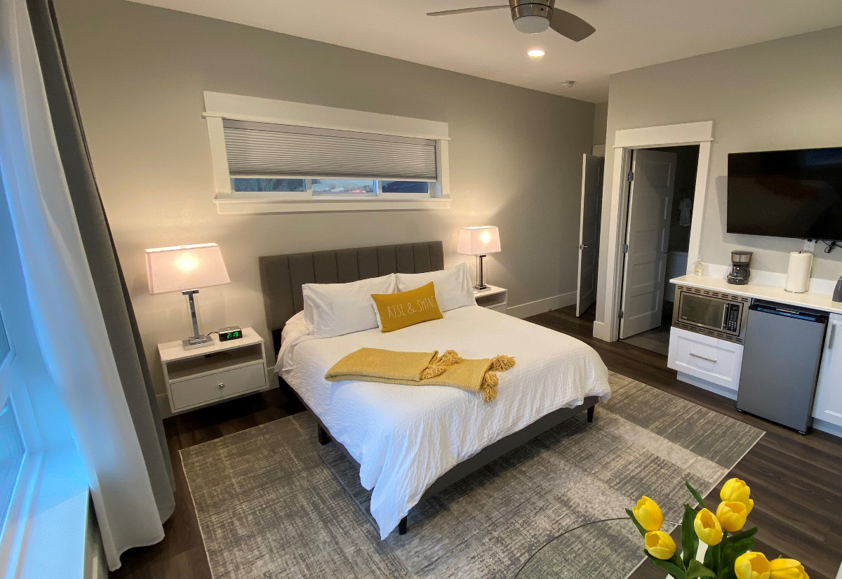 1-BdRm Fully furnished with spectacular marine views