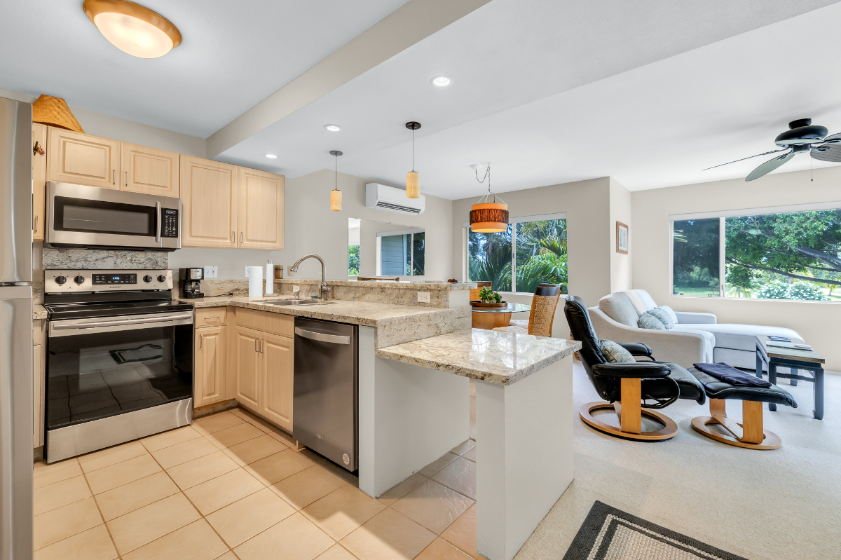 A beautiful and tranquil condominium with resort-like amenities. - Photo 2