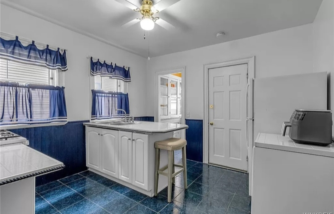 High-demand Parkside neighborhood , unit 2 - Photo 3
